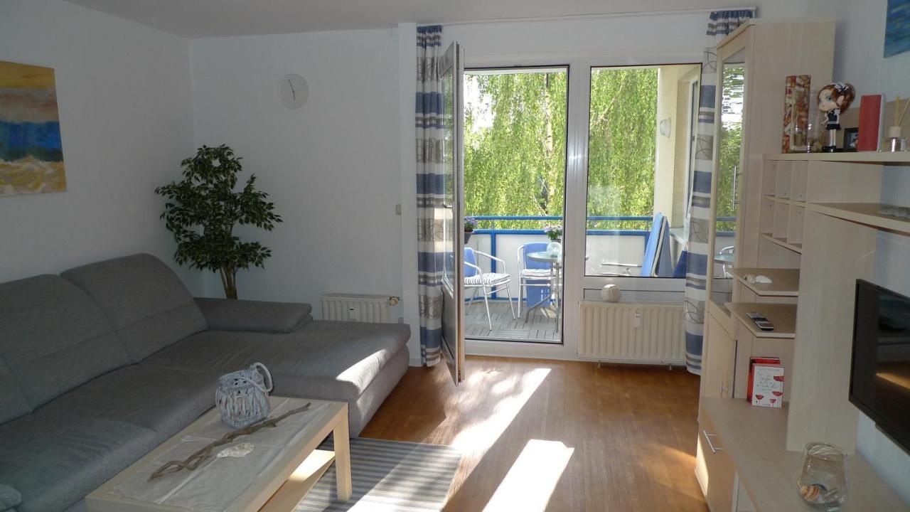 Aquamarin - Charmantes Appartement Mit Balkon Rostock Bagian luar foto