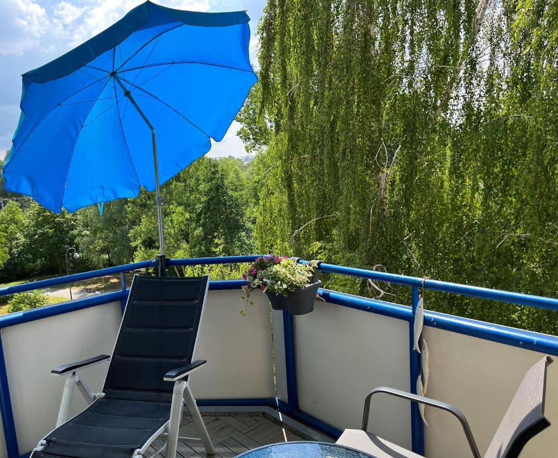 Aquamarin - Charmantes Appartement Mit Balkon Rostock Bagian luar foto